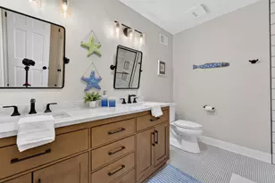 10235 N Range Line Ct, Mequon, WI 53092 - Photo 32