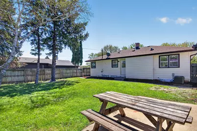 5224 W Luebbe Ln, Milwaukee, WI 53223 - Photo 34