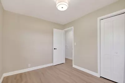 5224 W Luebbe Ln, Milwaukee, WI 53223 - Photo 18