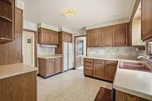 601 Oregon St, Racine, WI 53405 - Photo 12