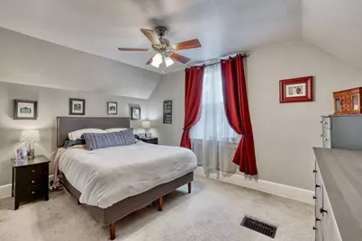 7640 W Clarke St, Wauwatosa, WI 53213 - Photo 18