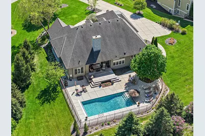 2150  Old Lantern Cir, Delafield, WI 53018 - Photo 8