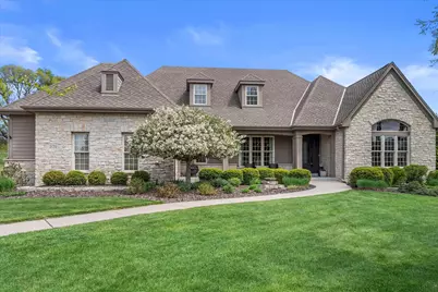 2150  Old Lantern Cir, Delafield, WI 53018 - Photo 2