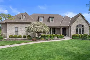 2150 Old Lantern Cir, Delafield, WI 53018 - Photo 2