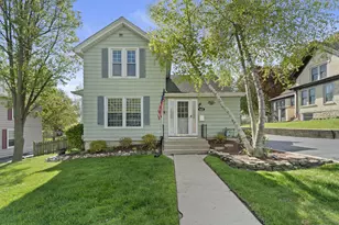 424 James St, Burlington, WI 53105 - Photo 2