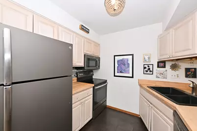 4015 S 84th St #8, Greenfield, WI 53228 - Photo 12