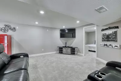 1960  Dixie Dr, Waukesha, WI 53189 - Photo 26