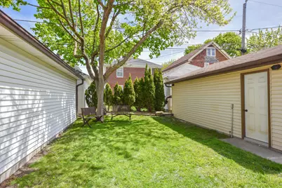2608 N 71st St, Wauwatosa, WI 53213 - Photo 38