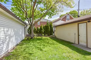 2608 N 71st St, Wauwatosa, WI 53213 - Photo 38