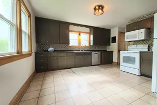 913 E Washington St, West Bend, WI 53095 - Photo 16