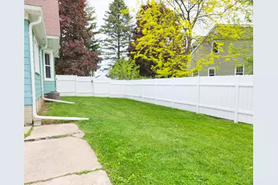 913 E Washington St, West Bend, WI 53095 - Photo 8