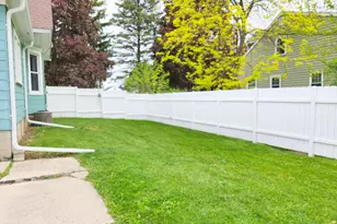 913 E Washington St, West Bend, WI 53095 - Photo 8
