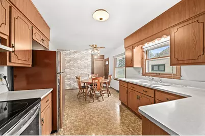 2336 N 116th St, Wauwatosa, WI 53226 - Photo 12