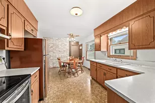 2336 N 116th St, Wauwatosa, WI 53226 - Photo 12