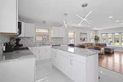 2021  18th Ave, Kenosha, WI 53140 - Photo 8