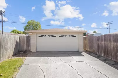 2021  18th Ave, Kenosha, WI 53140 - Photo 22