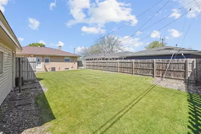 2021  18th Ave, Kenosha, WI 53140 - Photo 24