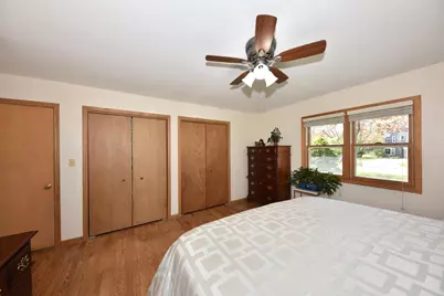 814 E Manor Cir, Bayside, WI 53217 - Photo 14