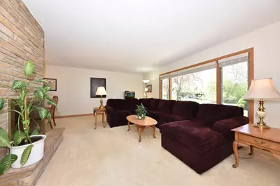 814 E Manor Cir, Bayside, WI 53217 - Photo 4