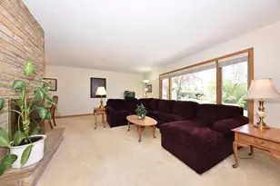 814 E Manor Cir, Bayside, WI 53217 - Photo 4