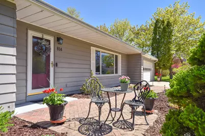 814 E Manor Cir, Bayside, WI 53217 - Photo 2