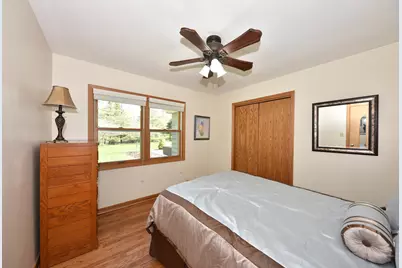 814 E Manor Cir, Bayside, WI 53217 - Photo 18