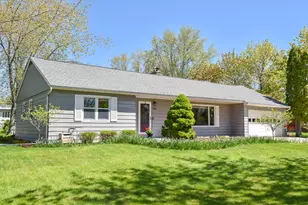 814 E Manor Cir, Bayside, WI 53217 - Photo 36