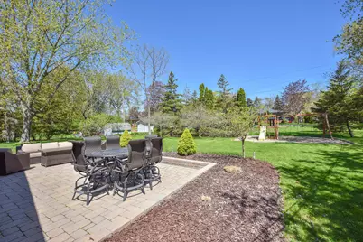 814 E Manor Cir, Bayside, WI 53217 - Photo 26