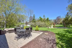 814 E Manor Cir, Bayside, WI 53217 - Photo 26