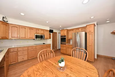 814 E Manor Cir, Bayside, WI 53217 - Photo 10