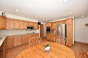814 E Manor Cir, Bayside, WI 53217 - Photo 10