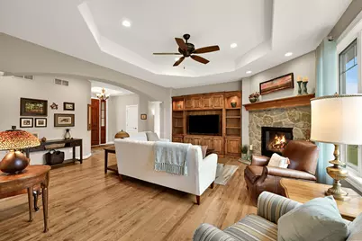 8622 S Avian Way, Franklin, WI 53132 - Photo 8