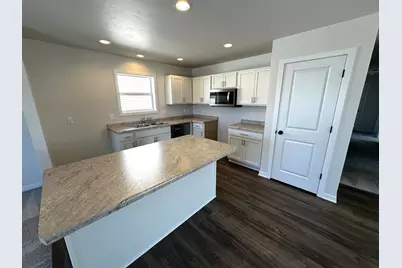 947  Sully Way, Sheboygan Falls, WI 53085 - Photo 6