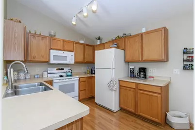346  Brookside Dr #7, Mayville, WI 53050 - Photo 8