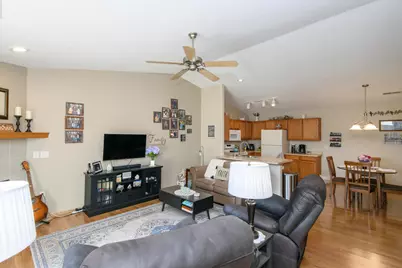 346  Brookside Dr #7, Mayville, WI 53050 - Photo 4