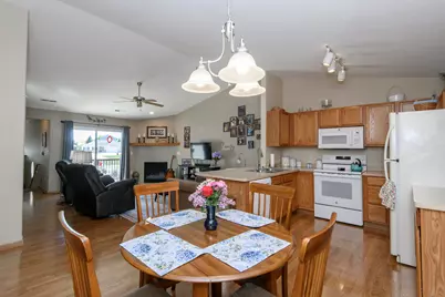 346  Brookside Dr #7, Mayville, WI 53050 - Photo 6