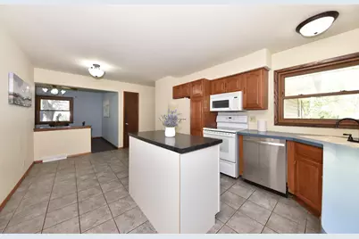 36640  Prairie Dr, Summit, WI 53066 - Photo 6