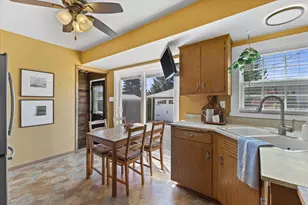 2517 E Armour Ave, Saint Francis, WI 53235 - Photo 16