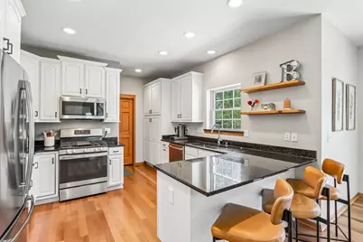 2335 N Forest Run, Summit, WI 53066 - Photo 6