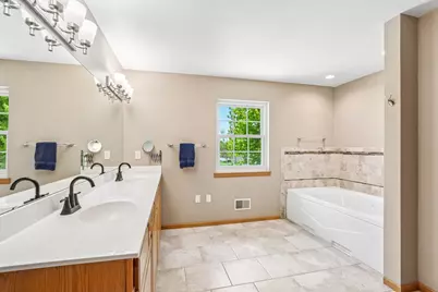 2335 N Forest Run, Summit, WI 53066 - Photo 24