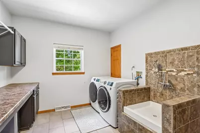2335 N Forest Run, Summit, WI 53066 - Photo 18
