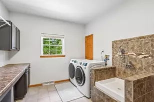 2335 N Forest Run, Summit, WI 53066 - Photo 18