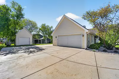 3953 S Victoria Ct, New Berlin, WI 53151 - Photo 24
