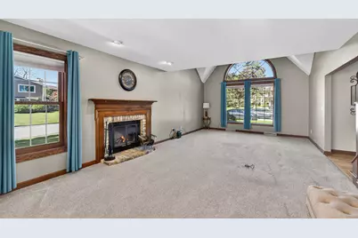 3953 S Victoria Ct, New Berlin, WI 53151 - Photo 6