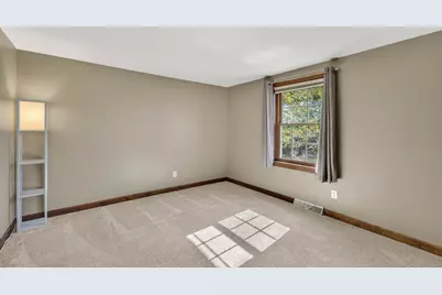 3953 S Victoria Ct, New Berlin, WI 53151 - Photo 18
