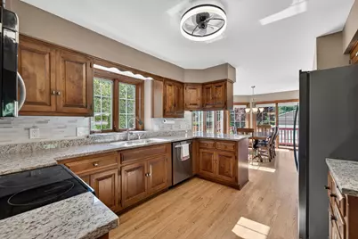 3953 S Victoria Ct, New Berlin, WI 53151 - Photo 8