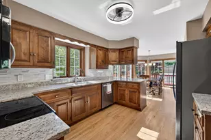 3953 S Victoria Ct, New Berlin, WI 53151 - Photo 8