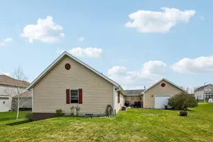 1112 Durango Dr, Hartford, WI 53027 - Photo 38