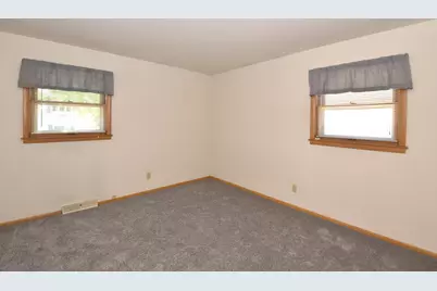 2501 W Layton Ave, Milwaukee, WI 53221 - Photo 14