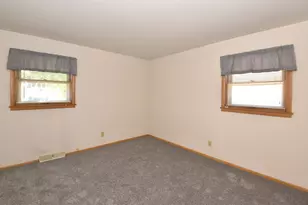 2501 W Layton Ave, Milwaukee, WI 53221 - Photo 14